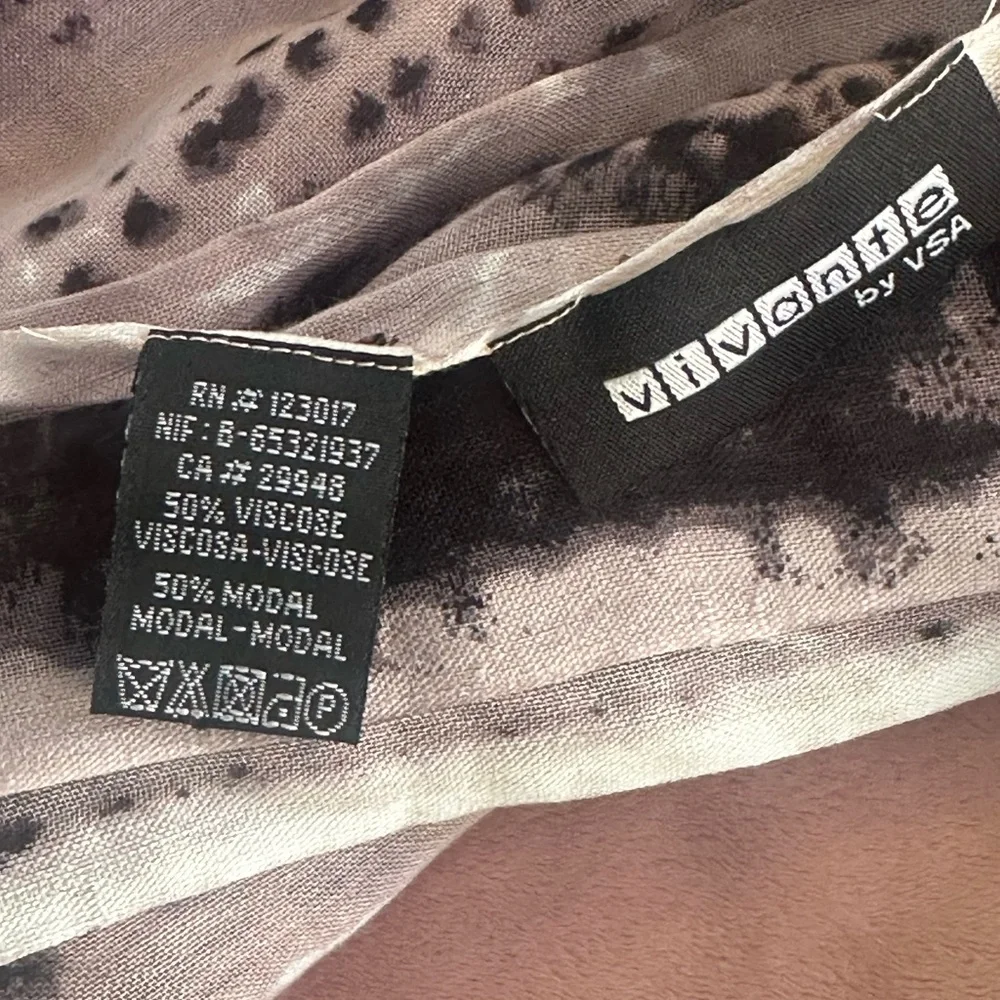 NWOT boho gray and white‎ scarf/wrap lightweight cozy soft